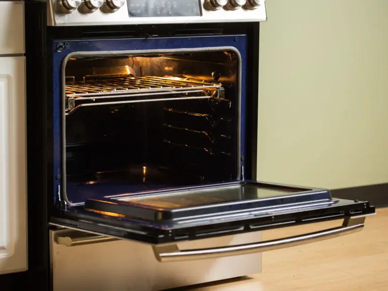 Why Does My Oven Smell Like Gas? Solutions to a Common Kitchen Problem