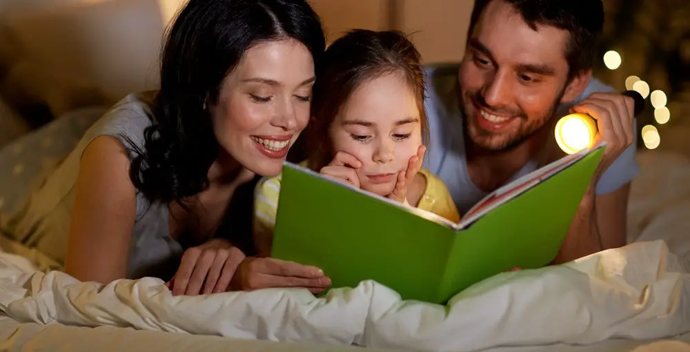 Creating a Cozy Evening Reading Routine for the Family